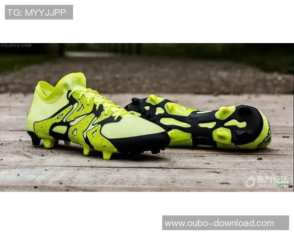 毒蜂足球鞋的独特设计与性能优势解析让你在场上尽显风采 毒蜂足球鞋的独特设计与性能优势解析让你在场上尽显风采